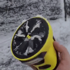 冬の朝の悩み、たった数秒で終わる。 ユキトル™ ― 氷も雪も一瞬でクリア