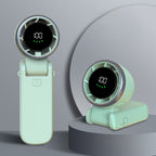 グリーンの持ち運び扇風機。清涼感のあるカラーで夏にぴったり。