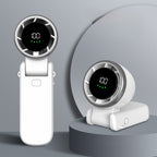 ホワイトのポータブルファン。シンプルで清潔感あふれるデザイン。